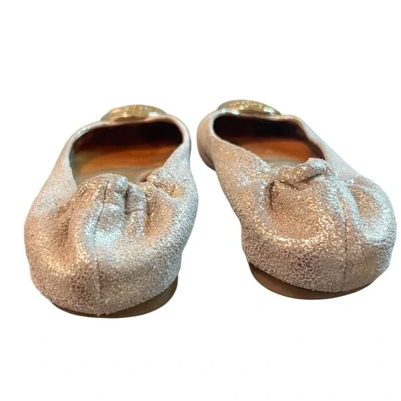 Tory Burch Reva Ballet Flats Metalli Gold Crackle Leather Logo Medallion Size 7M - Picture 5 of 12
